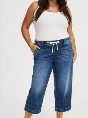 torrid Crop Weekend Mid-Rise Wide-Leg Jean